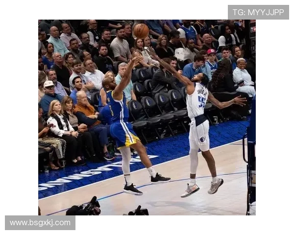 库明加连续两场比赛穿欧文球鞋引发球鞋市场热潮